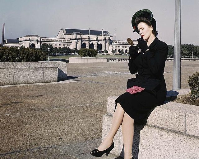 Iconic 1940s Women S Fashion Trends